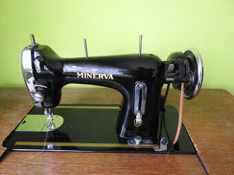 Šicí stroj Minerva šlapací plně funkční.