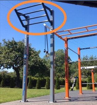 Hrazda stupňovitá na Workout