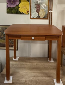 Nový jídelní stůl