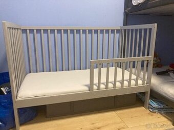 Dětská postýlka z masivu Bobík