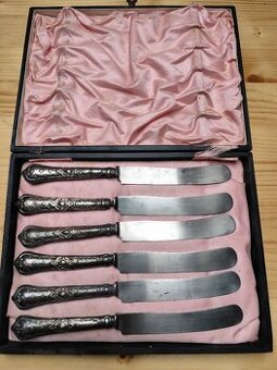 Prodám starožitné stříbrné dezertní nože v etuji