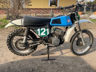 ČZ 250 motorka