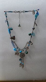 Starší náhrdelník ke krku bižuterie