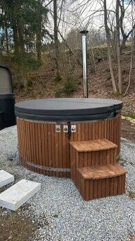 Hot tub / horký sud/ vířivka