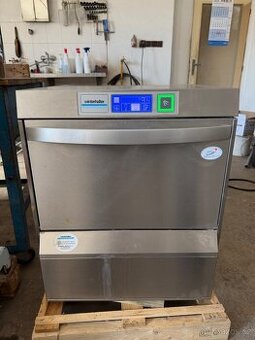 Myčka nádobí a skla Winterhalter UC-M Cool