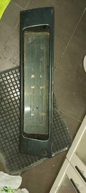 Plast na A6 C4 Avant okolo SPZ