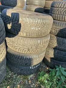 215/60 R16 zimní Nokian 90% vzorek