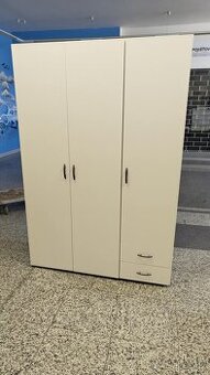 Prodám balíček skříní ze SCONTA – dobrý stav