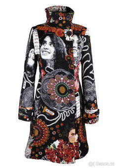 Dámský zimní extravagantní barevný kabát DESIGUAL S