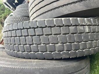Pneu 295/80R22.5