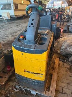 Jungheinrich EZS 130 tahač