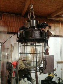 Industriální lampa