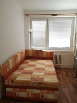 Postel čalouněná s úložným prostorem