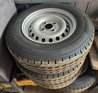 Pneu 165 R 13 C - 1