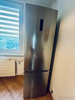 Lednice s mrazákem LG