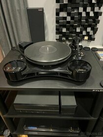 Helius Alexia turntable a Helius Omega standard tonearm