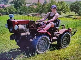 Prodám malotraktor 4 x 4, motor TK