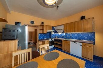 Prodej bytu 3+1 s garáží a parkovacím stáním ve dvoře