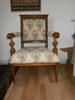 Starožitné křeslo