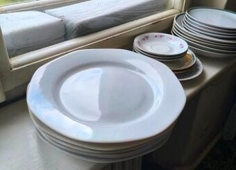 Retro porcelánové talíře a talířky