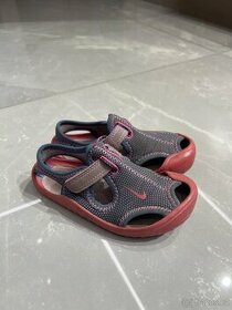 sandálky Nike, velikost 25