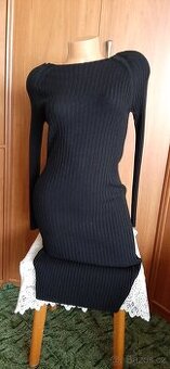 Nové slušivé černé šaty S