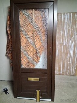 Nve plastove dvere 900x2020 otevirave doitr tmavy dub ,bi