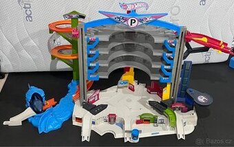 Velká hotwheels garáž