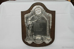 závěsný secesní reliéf plastika socha žena střelba