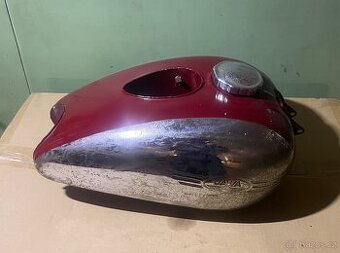 Nádrž na Jawa Pérák v patinovém stavu