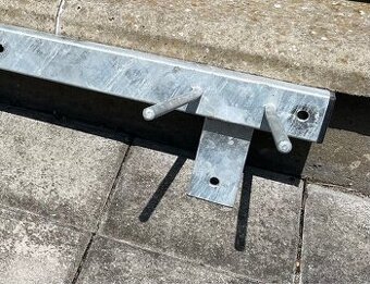 Držák nářadí na stěnu zinkovaný