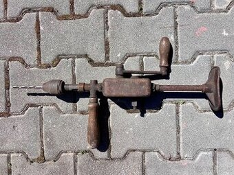 Funkční ruční mechanická vrtačka - nálezový stav