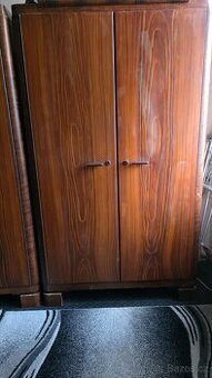 Staré skříně + noční stolky + komoda - 1