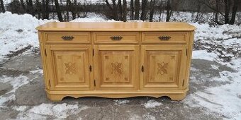 Masivní dubová světlá komoda