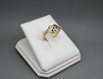 Slušivý prstýnek ze zlata s kamínky