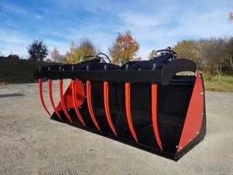 LOPATA S PŘIDRŽOVAČEM MASIVNÍ