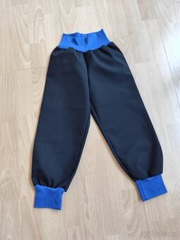 Nové jarní softshellové kalhoty vel cca 5-6 let