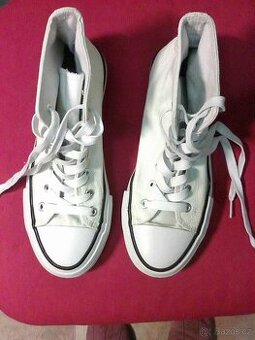 Kotníkové tenisky, nové, zn. Vty, vel. 39