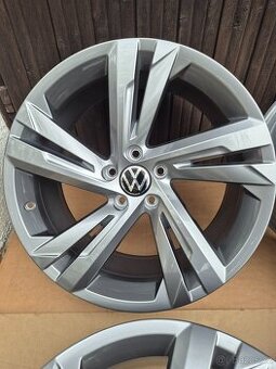 5x112 r19 Vw Tiguan 2 R-line top stav