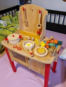 Dětská dřevěná kuchyňka