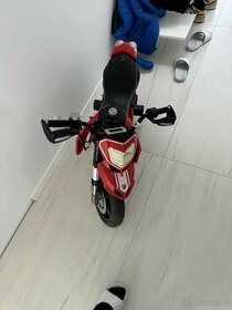 Motorka Ducati hypermotard