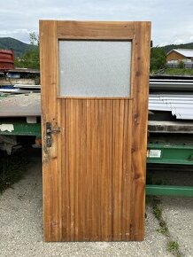 Vstupní dřevěné dvere