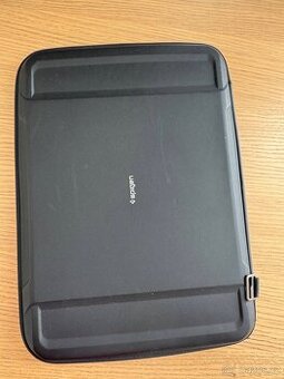 Spigen pouzdro Rugged Armor Pro pro Macbook Pro 16" + texti