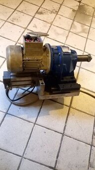 Motor s převodovkou