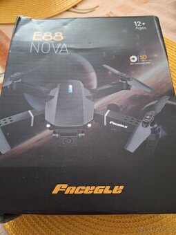Dron E88 Nova