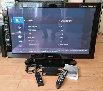 Samsung PS42B450B1W + Set-top box - 1
