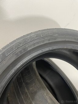 2ks Dunlop 225/45R18 4mm