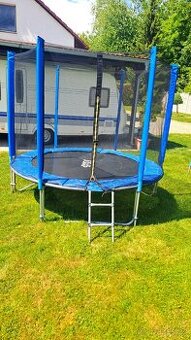 Trampolína