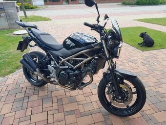 Suzuki SV 650, nová v ČR, top stav, doplňky za 45 tis.