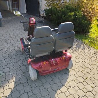Elektrická ctyrkolka pro duchodce